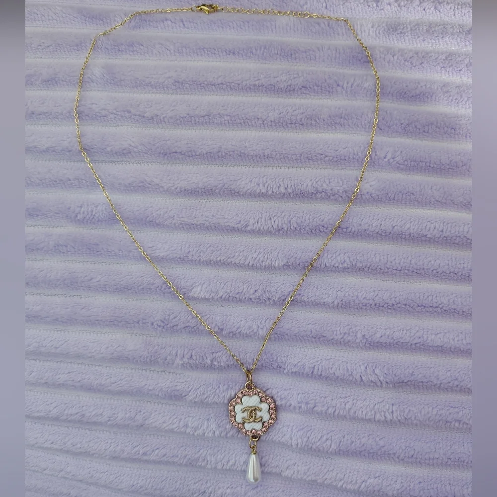 Chanel Pink/White Clover Zipper Pull Pendant/18k Gold Plated Chain. - Picture 5 of 6